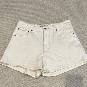 Abercrombie & Fitch Off-White Denim  90s Relaxed High Rise Shorts